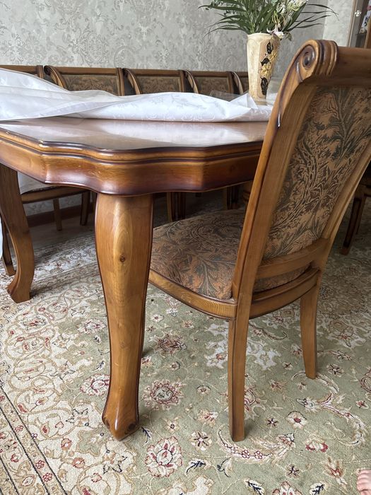 Продам стол натуральное дерево