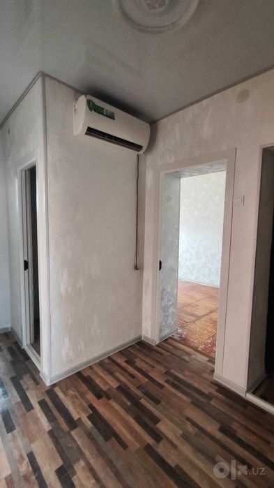 3 комнатная квартира в 8 микрорайоне вдоль дороги
