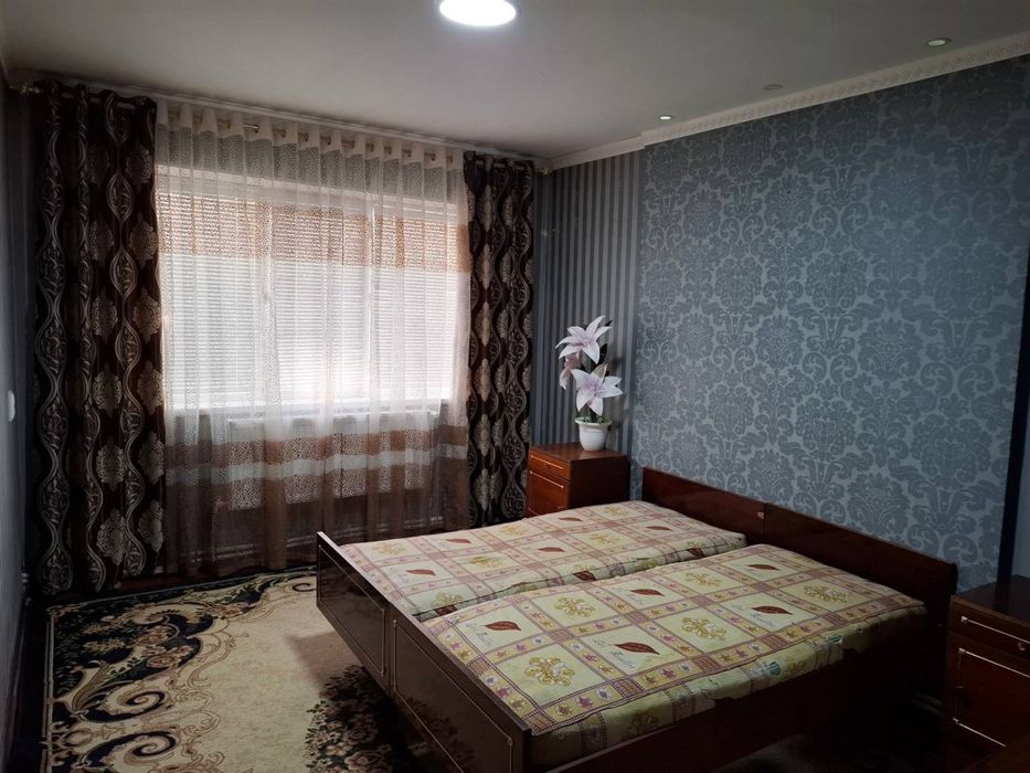 Tenisniykort yonida Luboyga beriladi