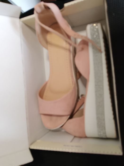 Продам женскую обувь