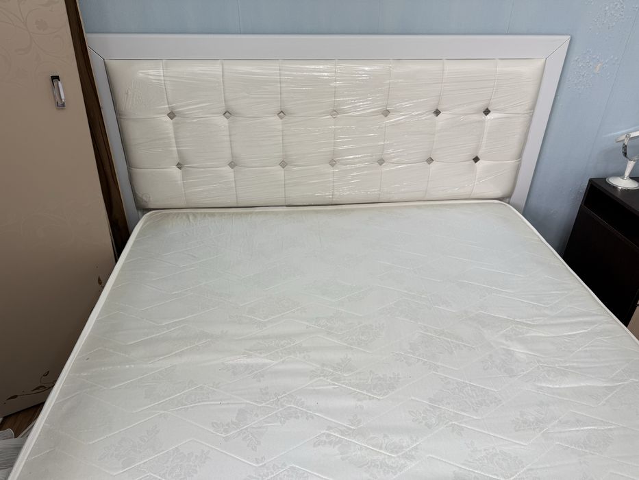 Продам двухспальную кровать