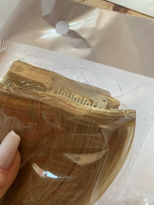 Всякакви дамски неща за разкрасяване - коса.