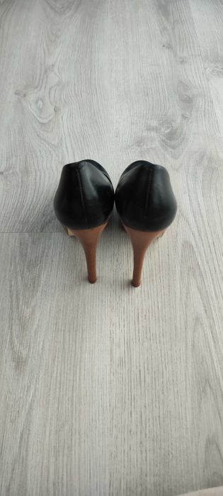 Черни токчета с дървена платформа