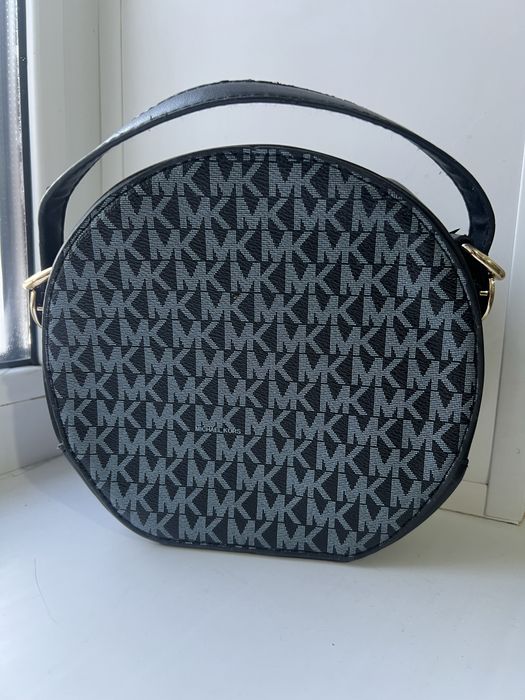 Сумки по 2 тыс ,нигде нет потертостей