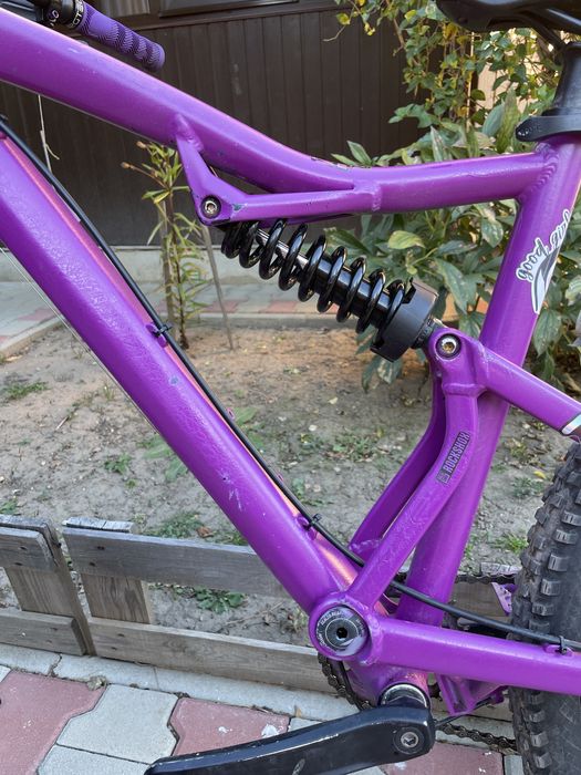 Bicicleta full suspension