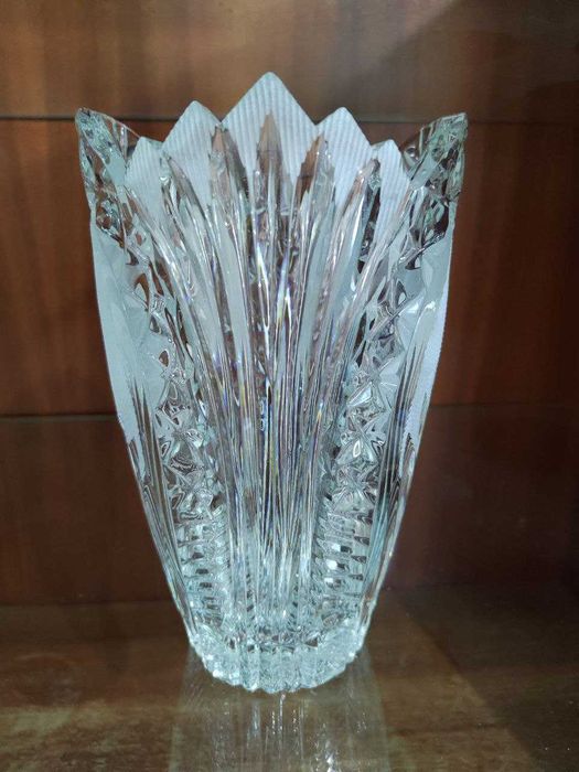 Хрустальные вазы , новые , произв-ль завод Миконд Ташкент и импорт.