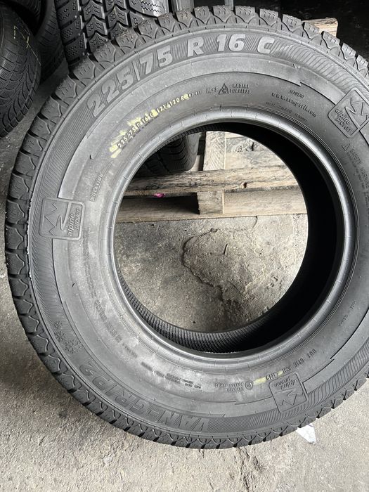 2 anvelope de iarna 225/75/16 C Semperit!