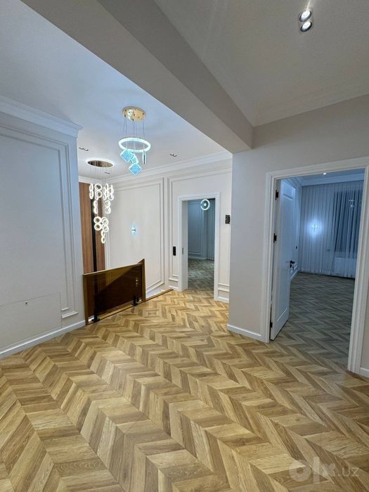 3 коттеджа вдоль дороги, 400м², 3 этажа, 6 комнат, Юнусабад, Тикланиш