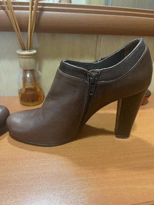 Кафяви кожени боти