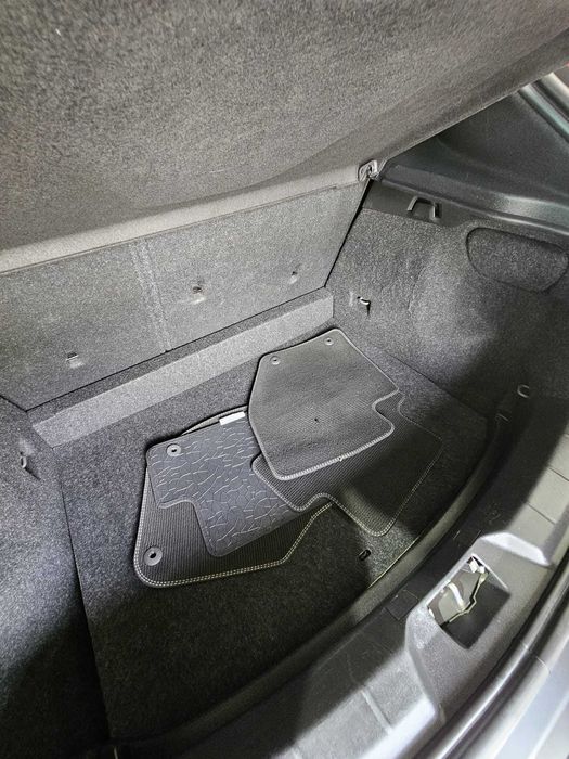 Vând Volvo V40 D3 R-Design – 2018