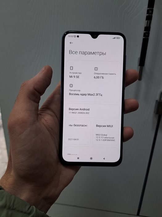 Mi 9SE флагман память 6/64gb идеал состояние