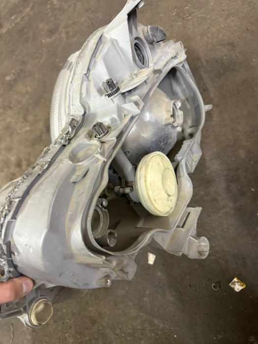 Продам фара на мерседес 210 дорест