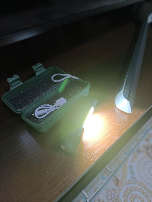 Продам фонарик  новый