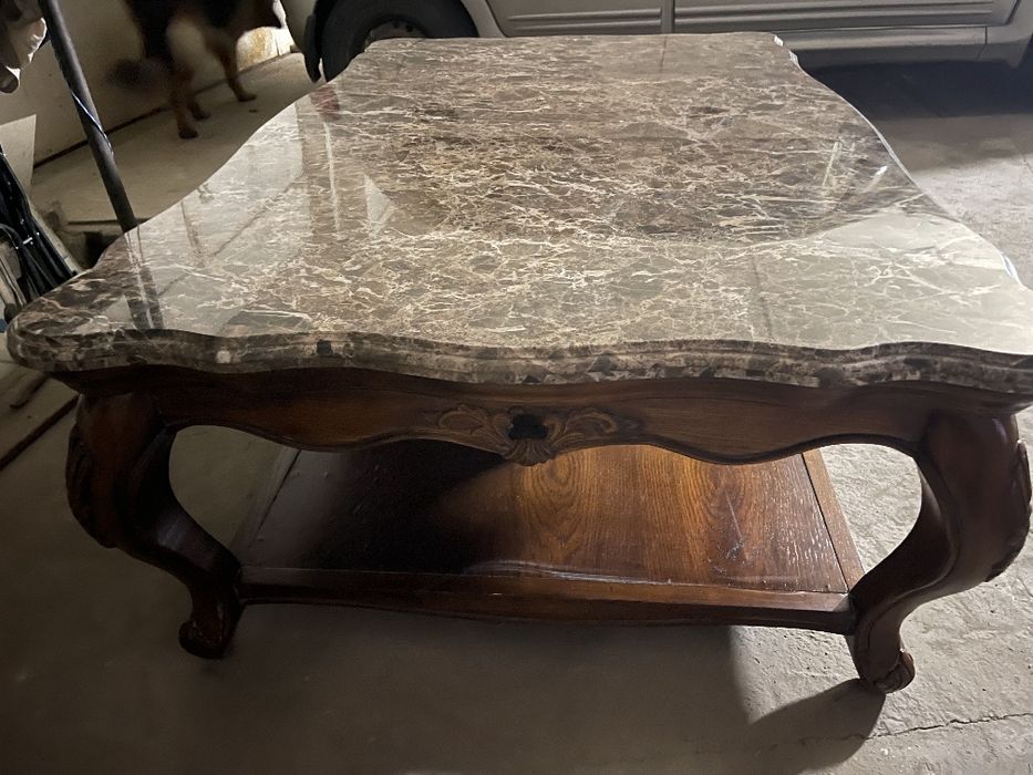 Продаётся красивейший стол,дерево/мрамор