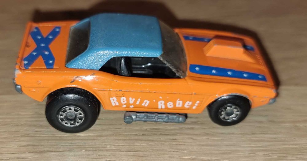 Se vinde machetă matchbox Dodge challenger
