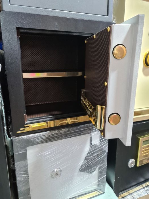 Сейф металическ А4 фармат