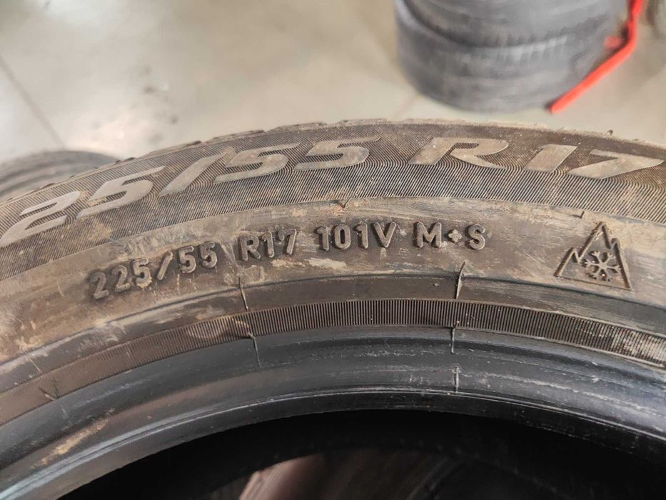 2бр.зимни гуми 225/55/17 Pirelli