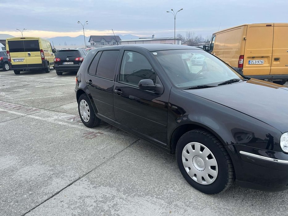 De Vânzare VW GOLF IV 
Motor 1.4 16v benzina euro 4
An de fabricație 2