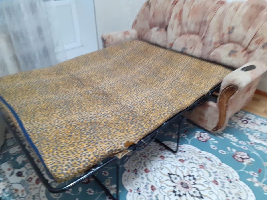 Диван раскладной с двумя креслами