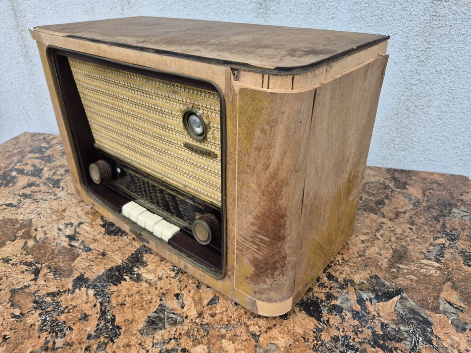 Radio cu lampi marca Grunding model 2006