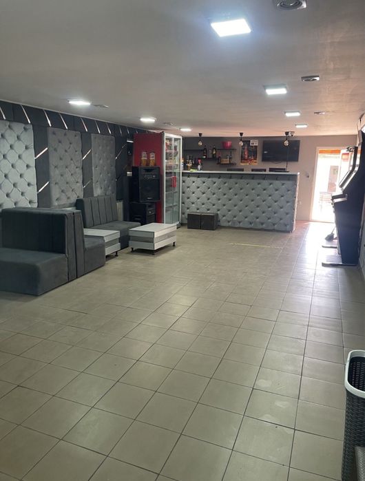 Se vand 3 spatii comerciale , utilate si functionale + casa la rosu + teren