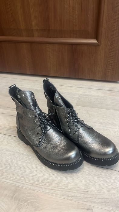 Ботинка почти новая