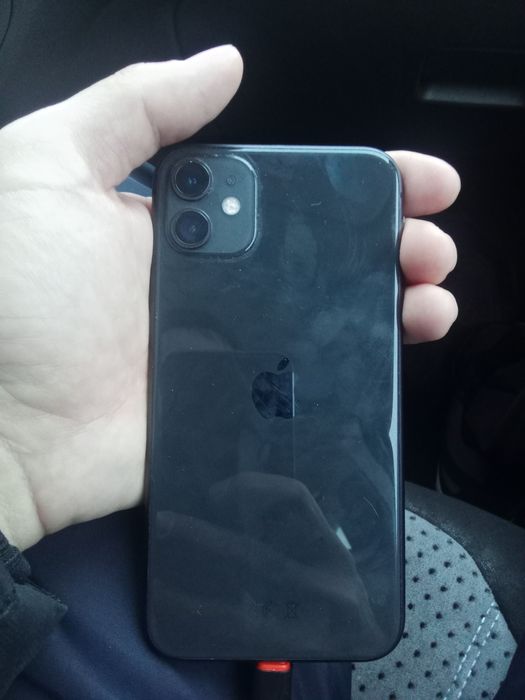 Продам Айфон 11 память 128