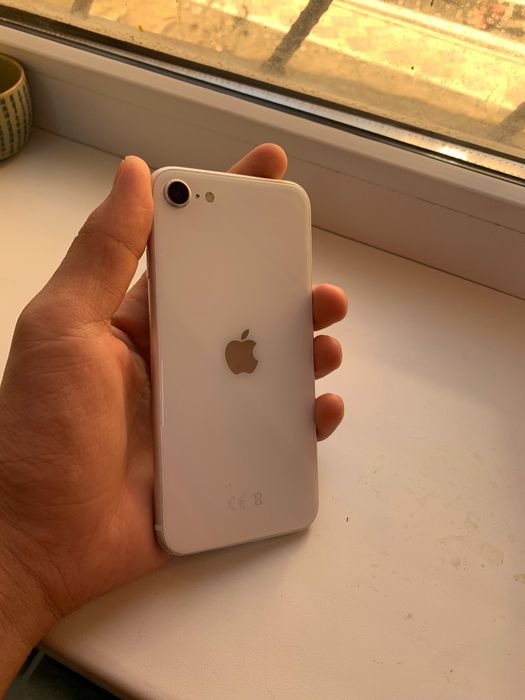IPhone SE продается