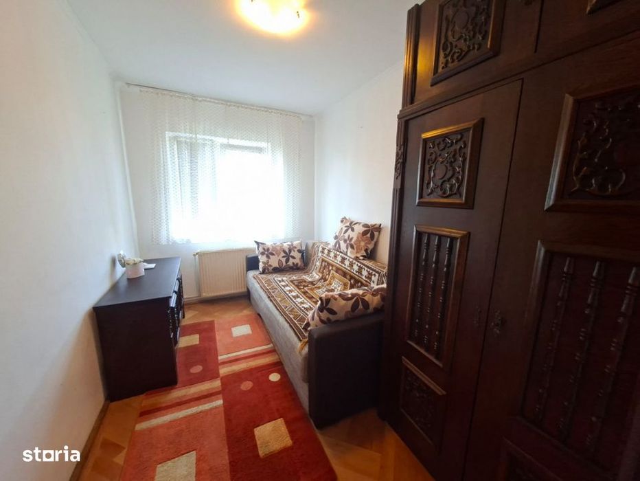 Apartament 3 camere decomandate zona Scoala de Inot