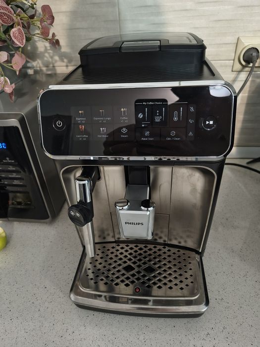 Aparat de cafea automat Philips seria 3300 EP3326/90, in garanție