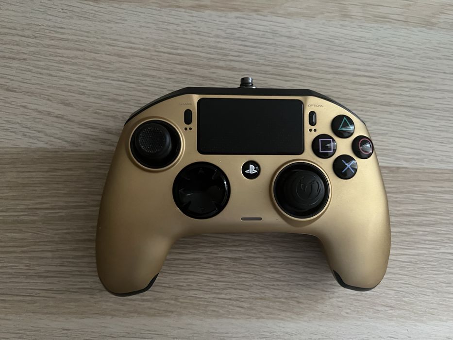 Продам Playstation 4