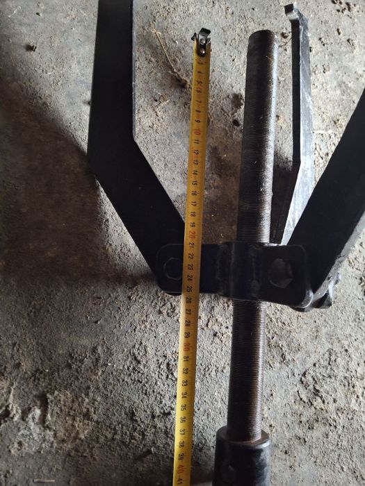 Vând presa mare pentru rulmenti butuci etc