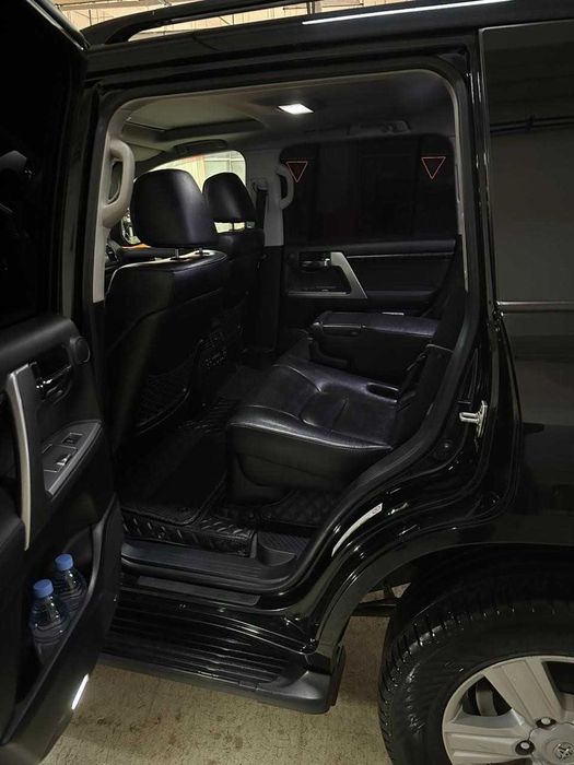 Автомобили Land Cruiser 200