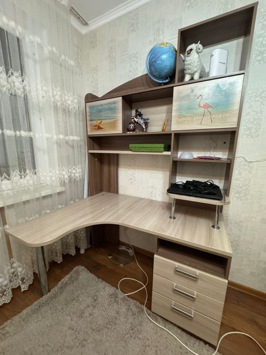 Компьютер стол сатылады.