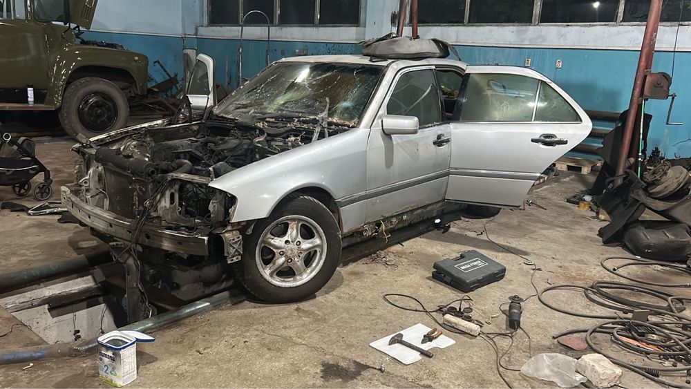 Продам мерседес w202 c180