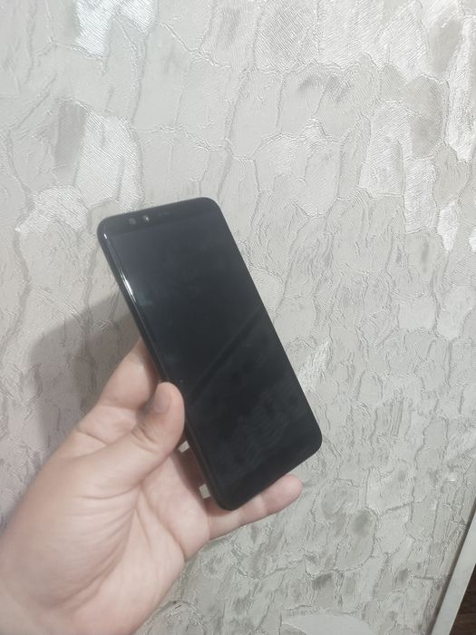 Продам Honor 9 Lite