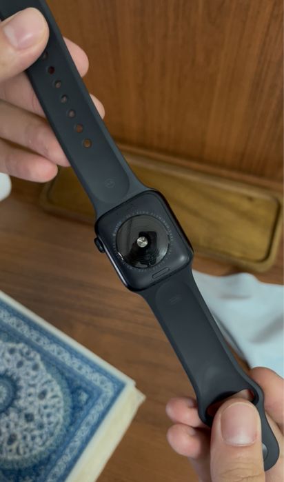 Продам Смарт-часы Apple Watch SE 2 Gen 40 мм 32Gb
