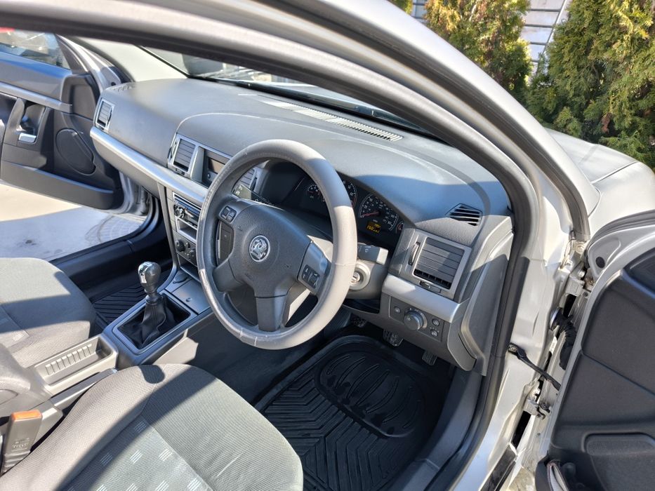 Vând Opel Vectra c volan pe dreapta