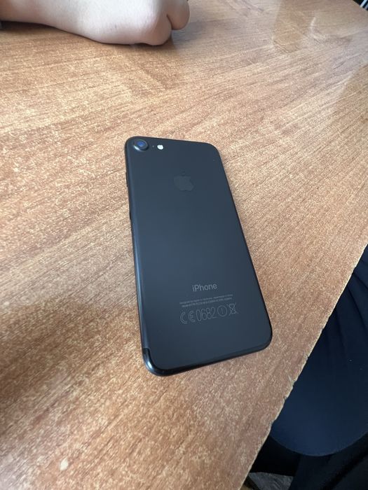 Продам Iphone 7 идеальном состояний.