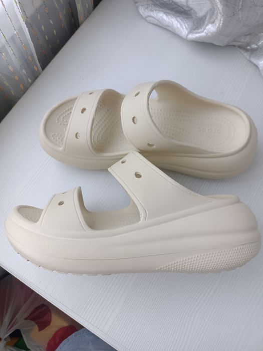 Продам crocs  шлепки новые