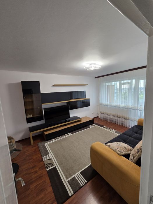 Inchiriez apartament  2 camere Tomis Nord(Rovere)