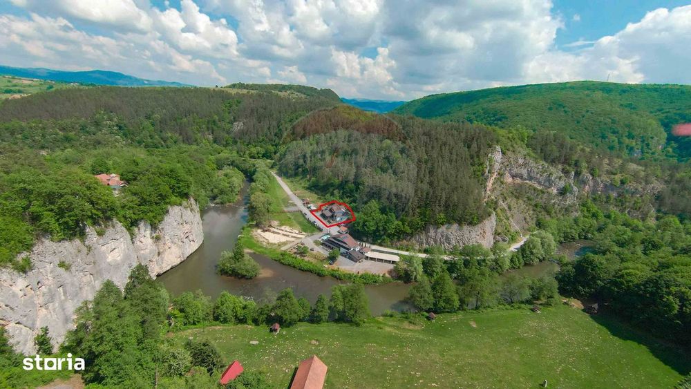 Pensiune cu 6 camere și restaurant de vânzare în Șuncuiuș
