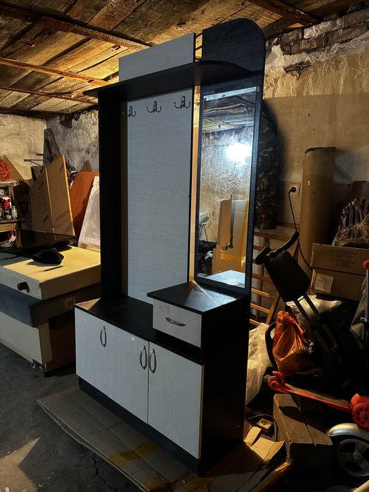 Продам прихожую с зеркалом