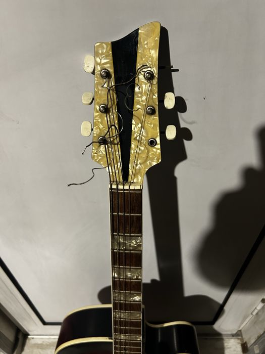 Китара със седеф