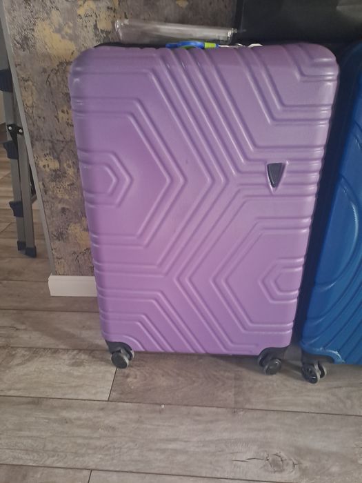 Продам чемодан классный