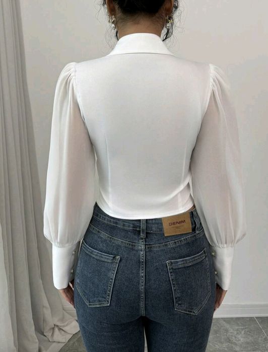 Бяла риза с широки ръкави