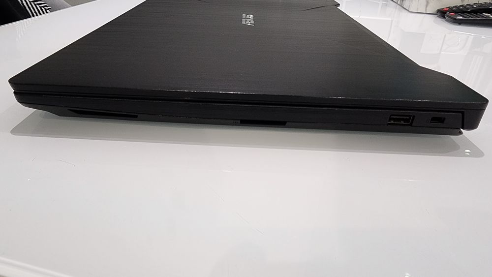 Asus FX503V TUF Gaming 15.6″ FHD, i7-7700HQ, GTX 1060 6GB, 16GB RAM