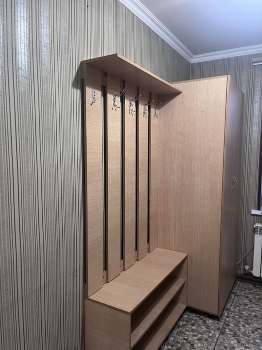Продается прихожая и шкаф для прихожей