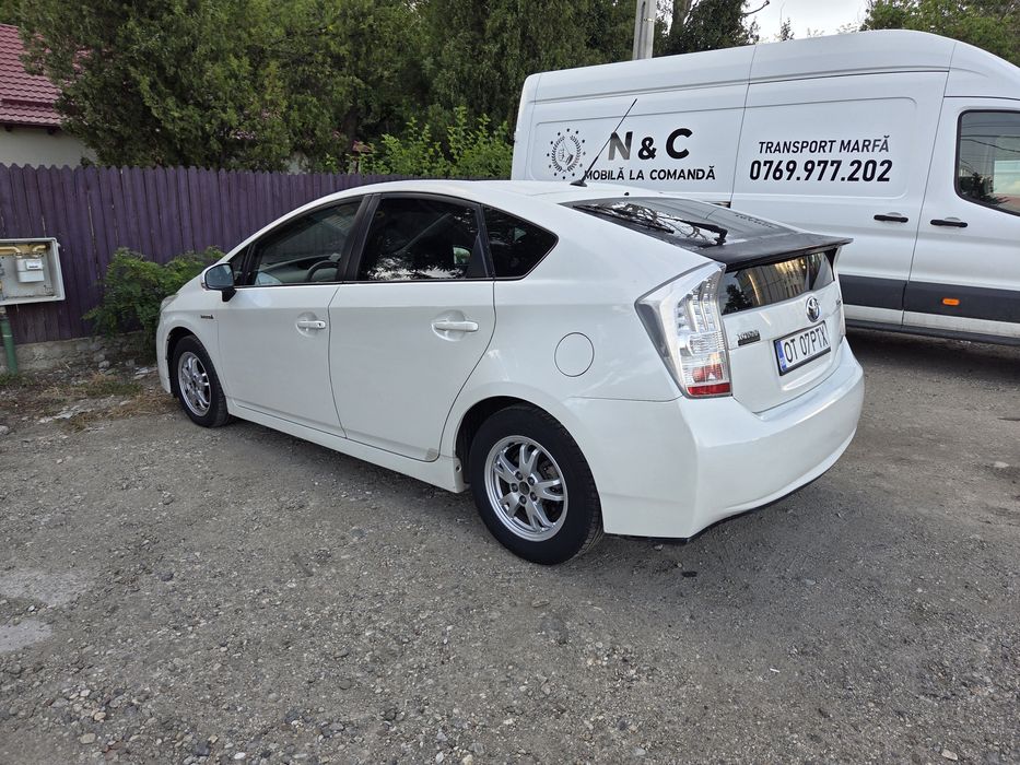 Toyota prius benzină-hybrid