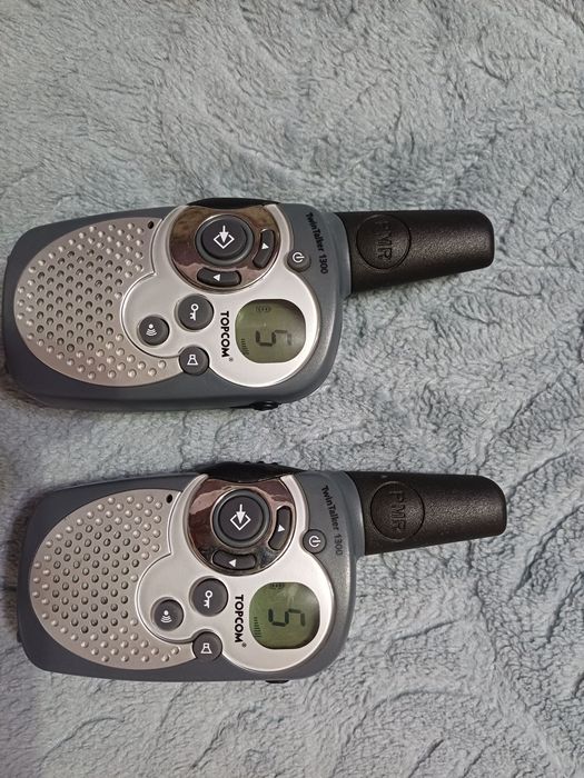 2 statii emisi receptie Walkie Talkie